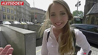 Stacy Sweetstorm Ve Anya Akulova, Büyük Yarak Eylemi Ve Popo Oyunuyla Sıcak Bir Pov Videosunda