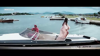 Favori Bond Kızlarınızın Hepsini Ursula Andress, Eva Green Ve Daha Fazlasını Içeren Bir Videoda Izleyin